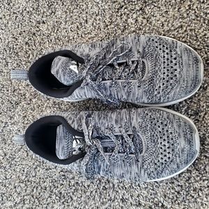 APL propelium running shoe size 6 Heather Grey